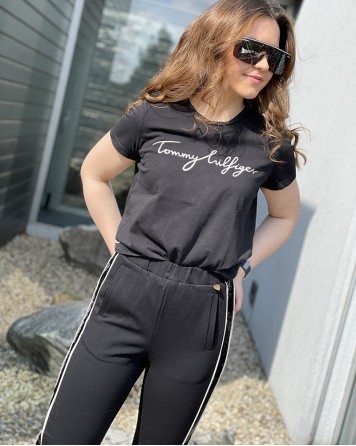 Triko dámské Tommy Hilfiger černé s nápisem